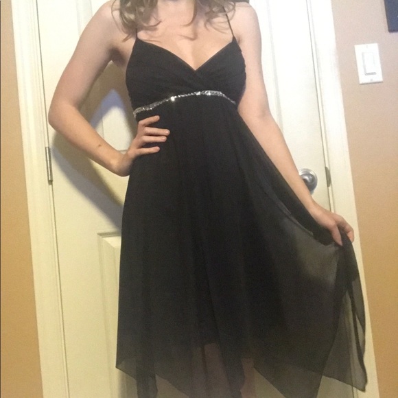 Elegant black dress - Picture 1 of 5